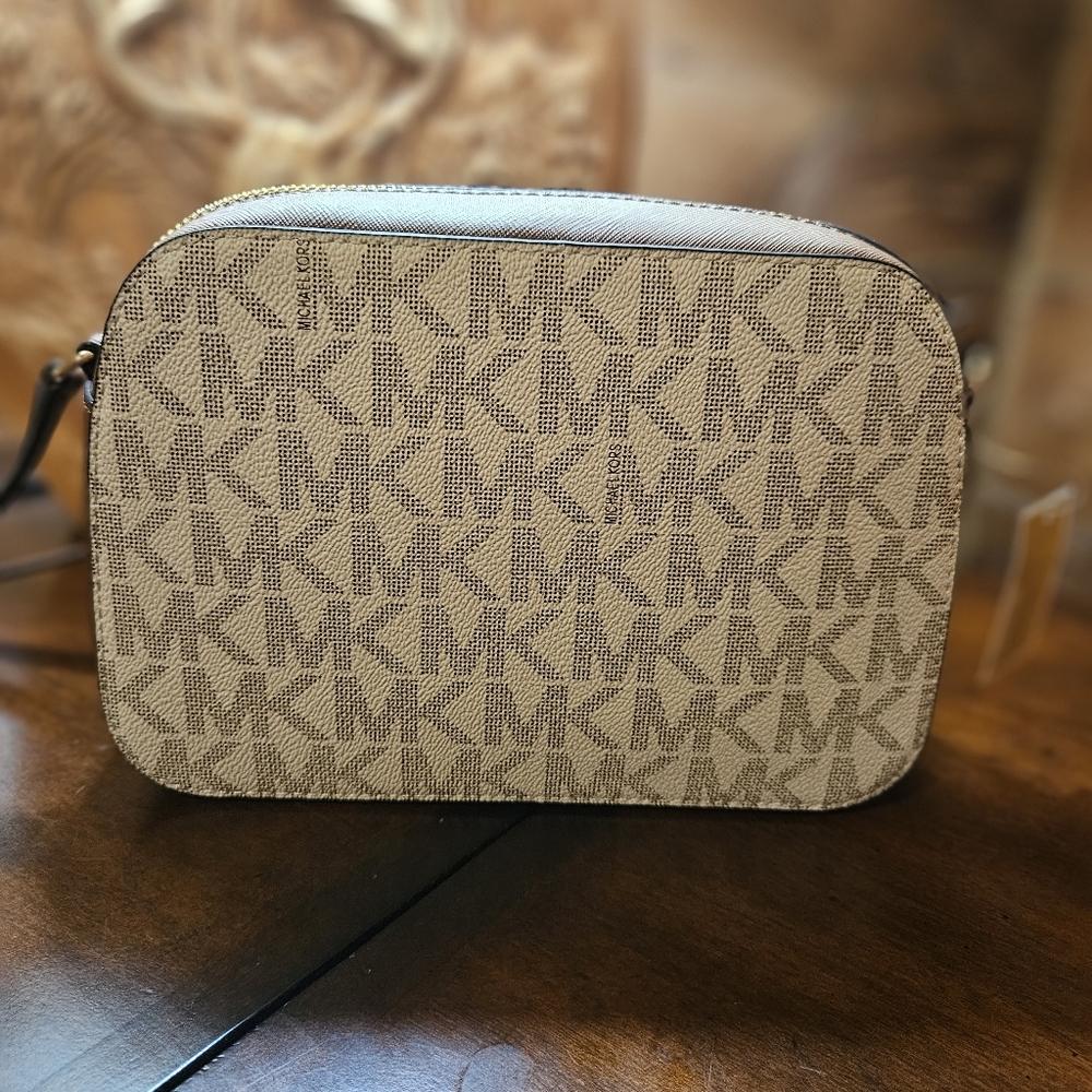 Michael Kors Vanilla Crossbody Bag - Picture 2 of 8